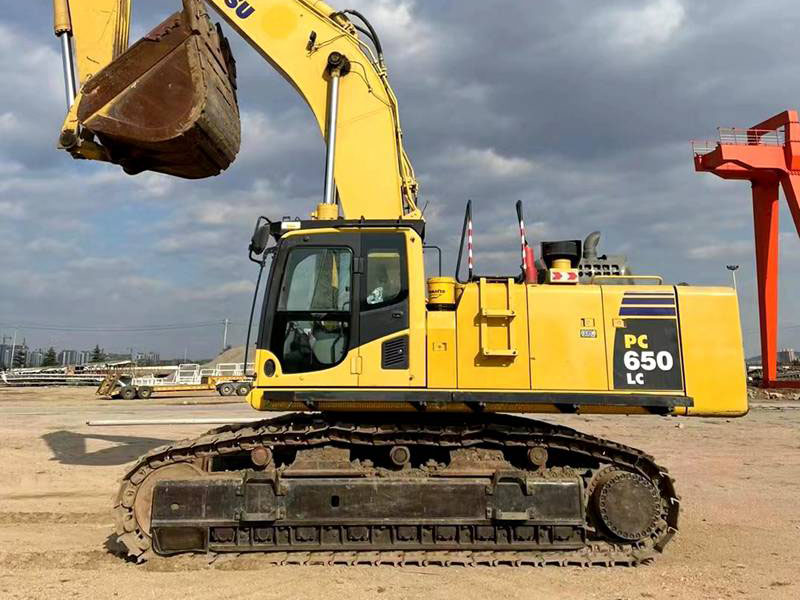 Good Price and Running Condition Original Japanese Used Komatsu PC650 Excavator for Sale