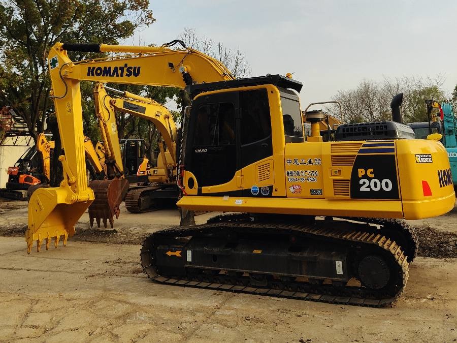 Japanese Hydraulic Used Komatsu PC200-8 Excavator Machine 2000KW 19Tonne