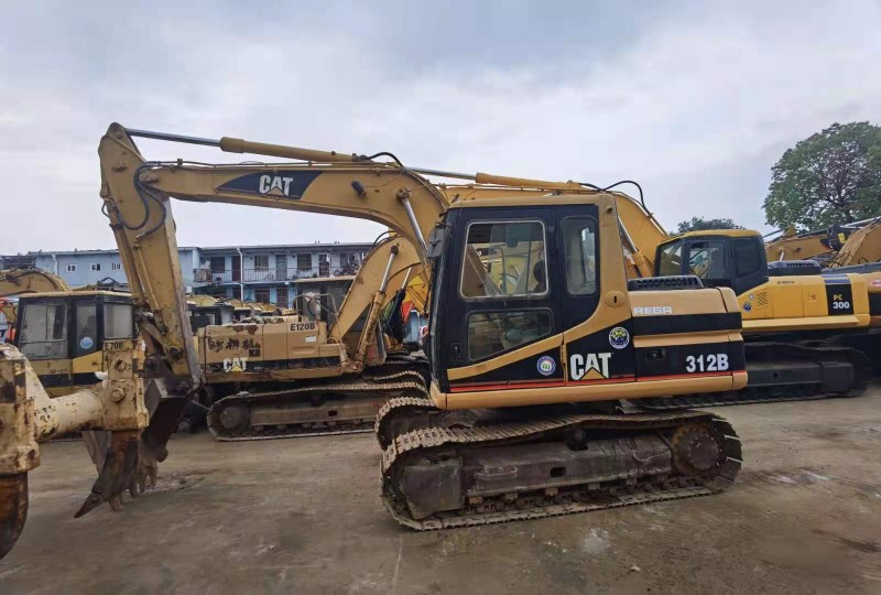 特价出售！！！二手卡特彼勒 CAT 325B 312B 315B 320 B 330B 325 B 325 BL 325BL 挖掘机，大量库存