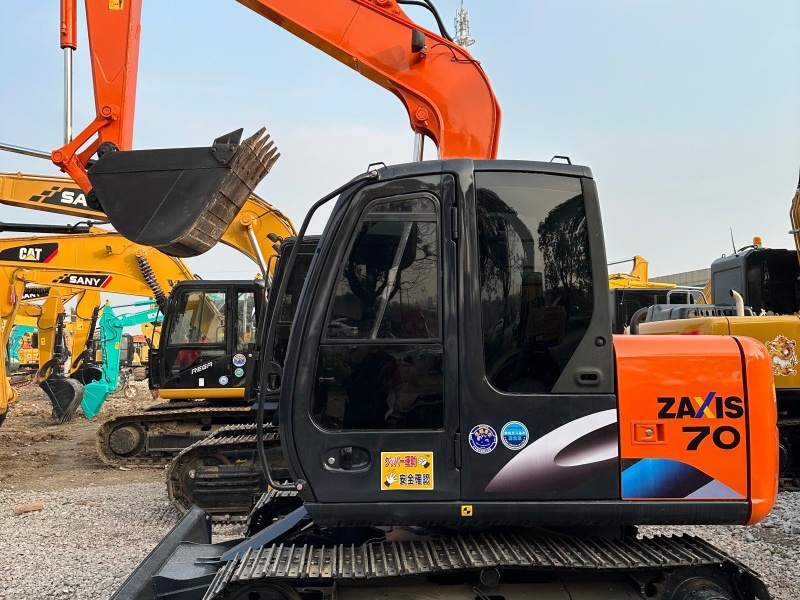 First Class Used Excavators Japan Used Excavator Hitachi ZX70 7 Ton Hitachi Excavator for Sale