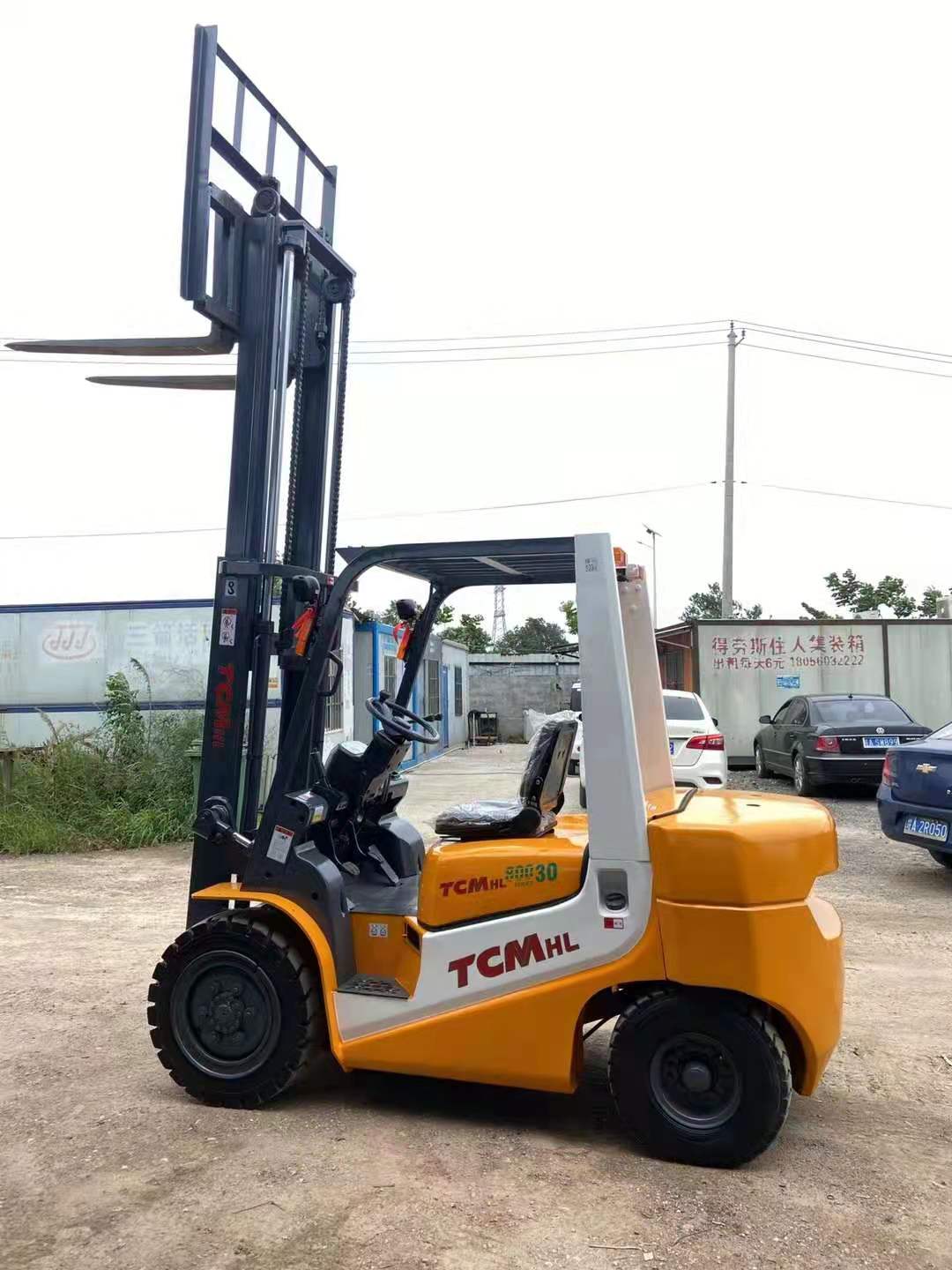 Used TCM 30 Forklift 3 Ton Capacity 3-Stage Warehouse Container Pallet Truck Diesel Engine for Retail Industries Japan Source