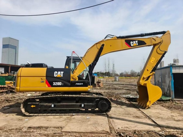 Is the 2019 Komatsu PC200 Excavator Priced at $26,000 Competitive in Southeast Asia and Africa?