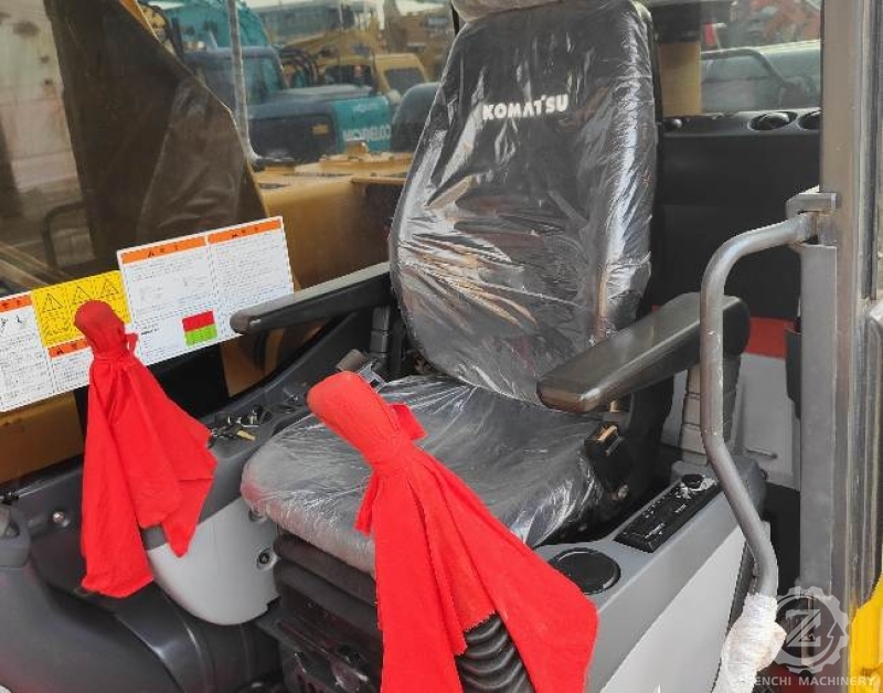 Japanese Hydraulic Used Komatsu PC200-8 Excavator Machine 2000KW 19Tonne