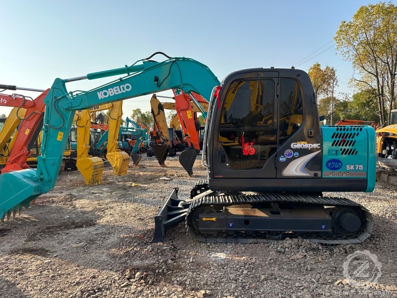 High efficiency Japan Kobelco sk75-8 Used hydraulic crawler excavators 7ton sk75 Second-hand bucket diggers
