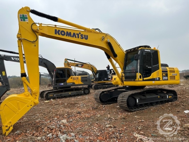 Japanese Hot Selling Good Condition Used Excavator Komatsu PC200 Cheap Price PC210 PC220-8 for Sale