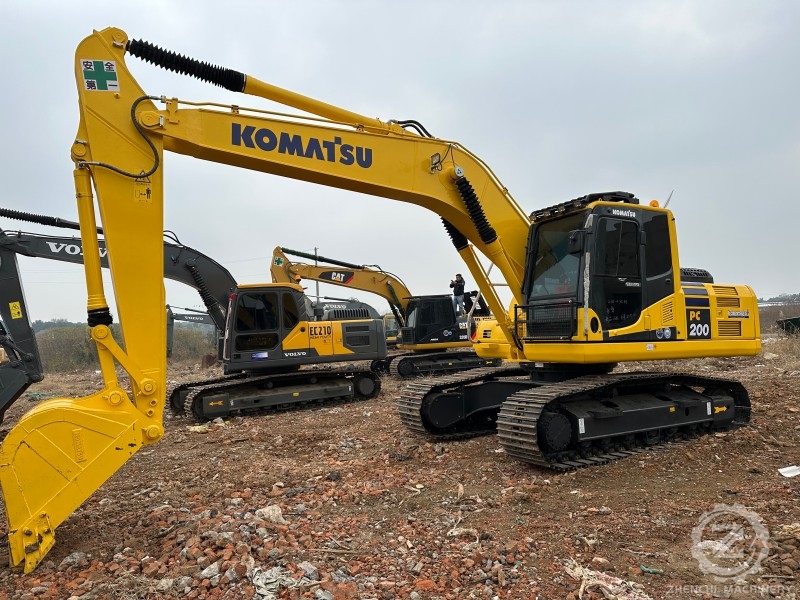 Japanese Hot Selling Good Condition Used Excavator Komatsu PC200 Cheap Price PC210 PC220-8 for Sale