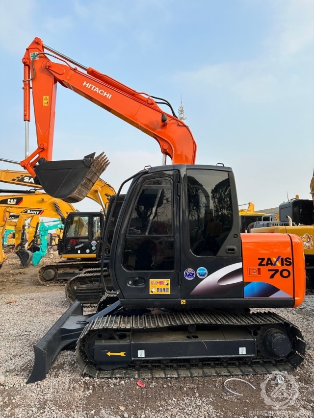 First Class Used Excavators Japan Used Excavator Hitachi ZX70 7 Ton Hitachi Excavator for Sale