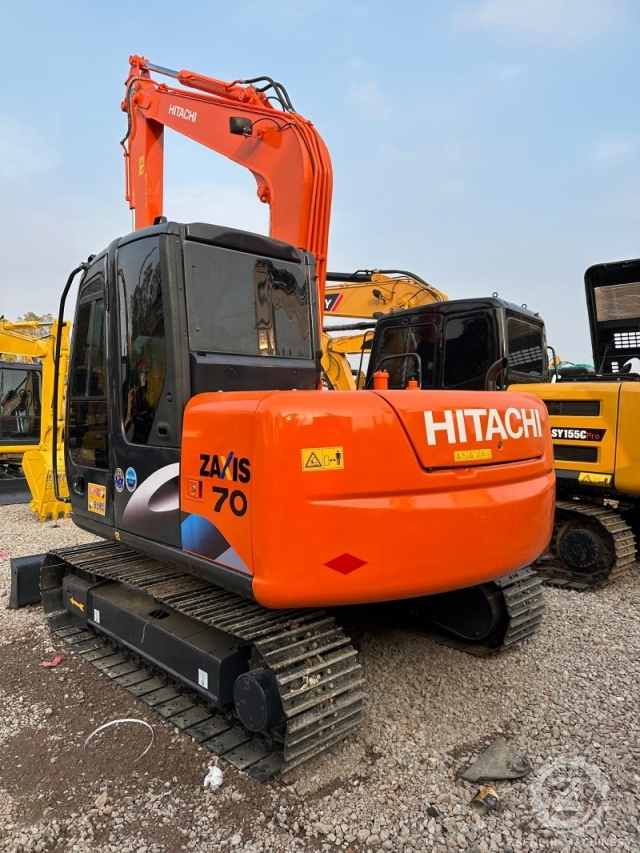 First Class Used Excavators Japan Used Excavator Hitachi ZX70 7 Ton Hitachi Excavator for Sale