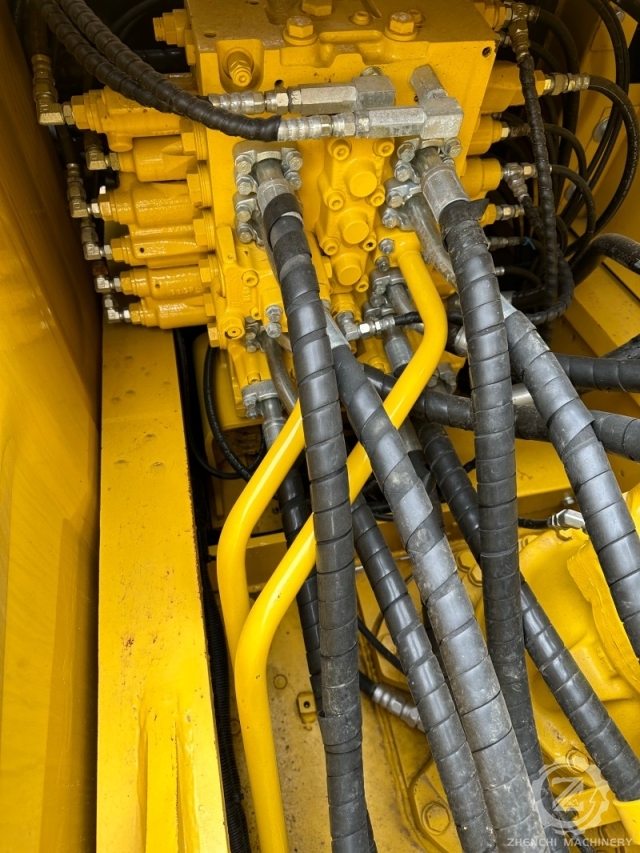 Japan Komatsu PC220-8 Crawler Excavator, Low Price Komatsu 22 Tonne Excavator PC220 Crawler Excavator Original
