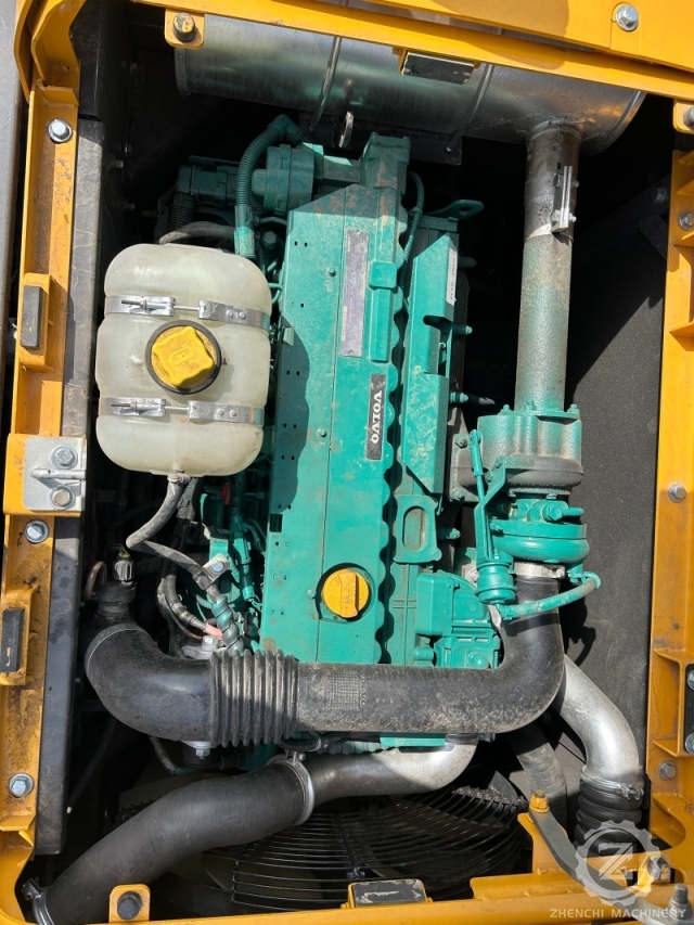 High quality latest second-hand Volvo EC220D excavator 22tons medium earthmoving machinery Volvo EC220DL made in Korea