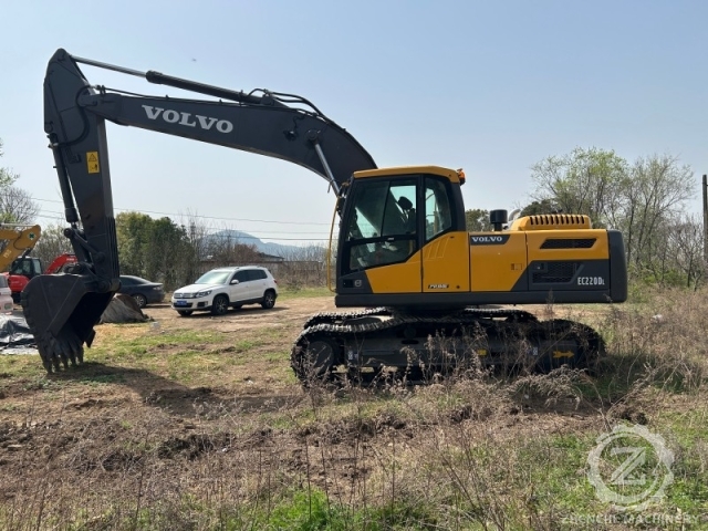 High quality latest second-hand Volvo EC220D excavator 22tons medium earthmoving machinery Volvo EC220DL made in Korea