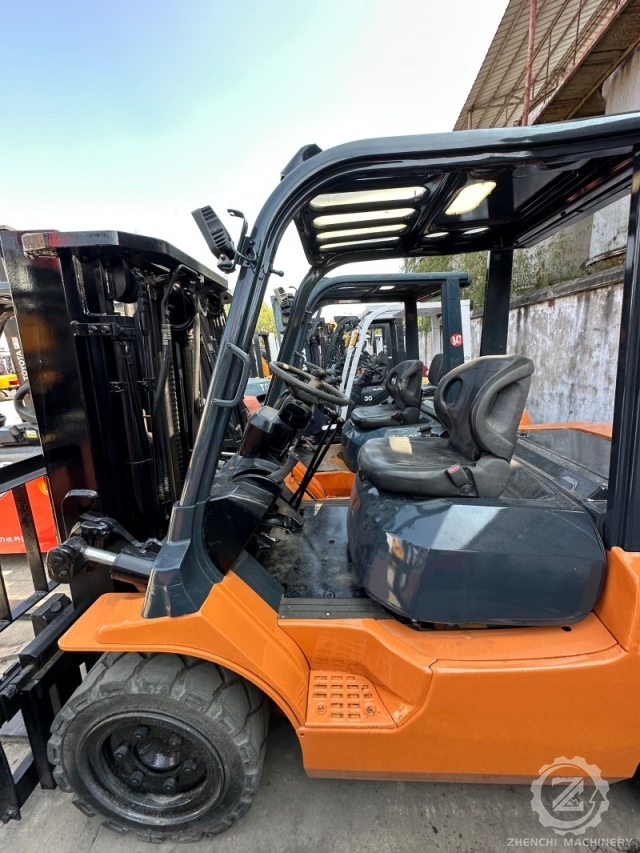 TOYOTA 30 Used Forklift Mini Good Condition 3ton Small TOYOTA30 Japan Orginal Used TOYOTA30 Forklift for Cheap Sale in China