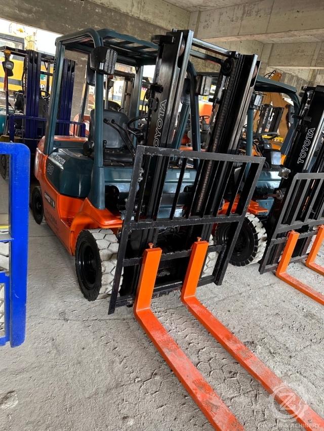TOYOTA 30 Used Forklift Mini Good Condition 3ton Small TOYOTA30 Japan Orginal Used TOYOTA30 Forklift for Cheap Sale in China