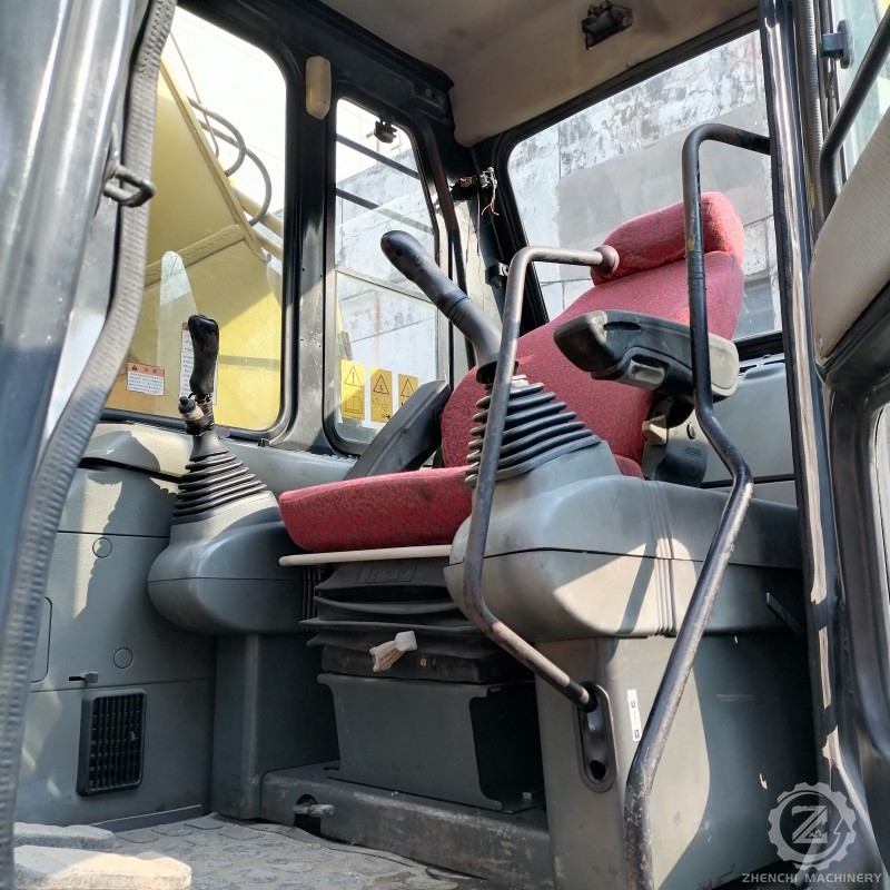 Used komatsu PC220-6Medium Excavator Komatsu Hydraulic Excavator