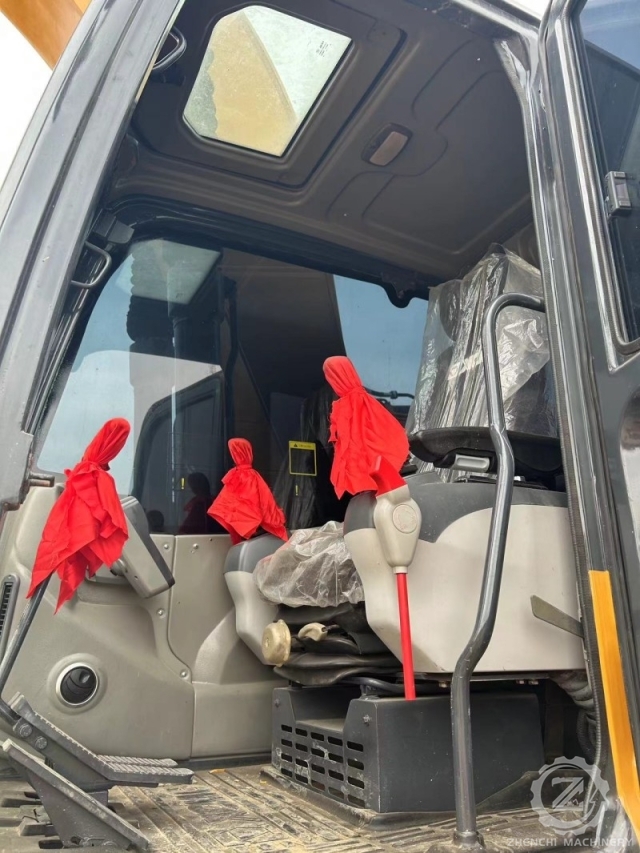 Good Quality XCMG XE215D Crawler Excavator XCMG XE215 Pro Used 21 Tons Heavy Excavator Crawler Excavator