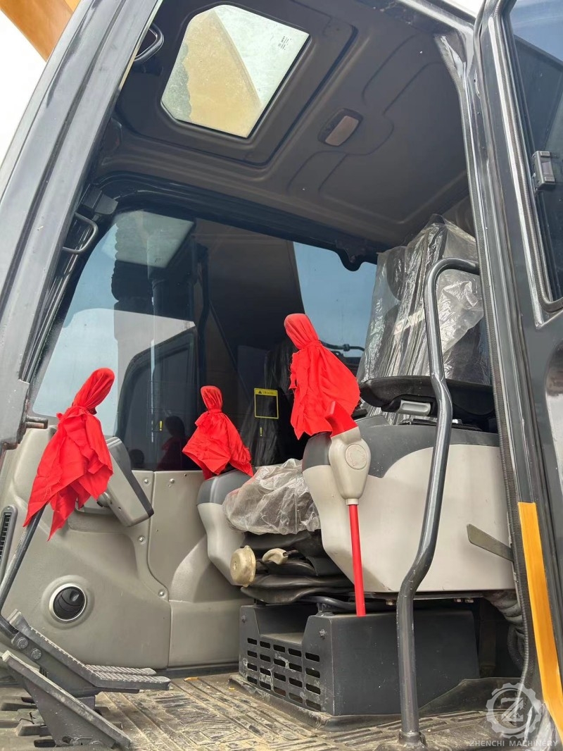 Good Quality XCMG XE215D Crawler Excavator XCMG XE215 Pro Used 21 Tons Heavy Excavator Crawler Excavator