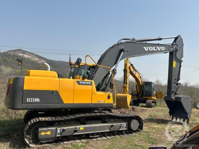 High quality latest second-hand Volvo EC220D excavator 22tons medium earthmoving machinery Volvo EC220DL made in Korea