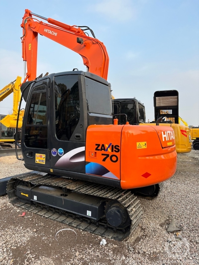 First Class Used Excavators Japan Used Excavator Hitachi ZX70 7 Ton Hitachi Excavator for Sale